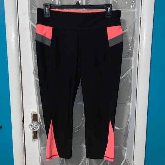 Women’s Xersion Capri Color Block Leggings - Size M - Picture 1 of 6